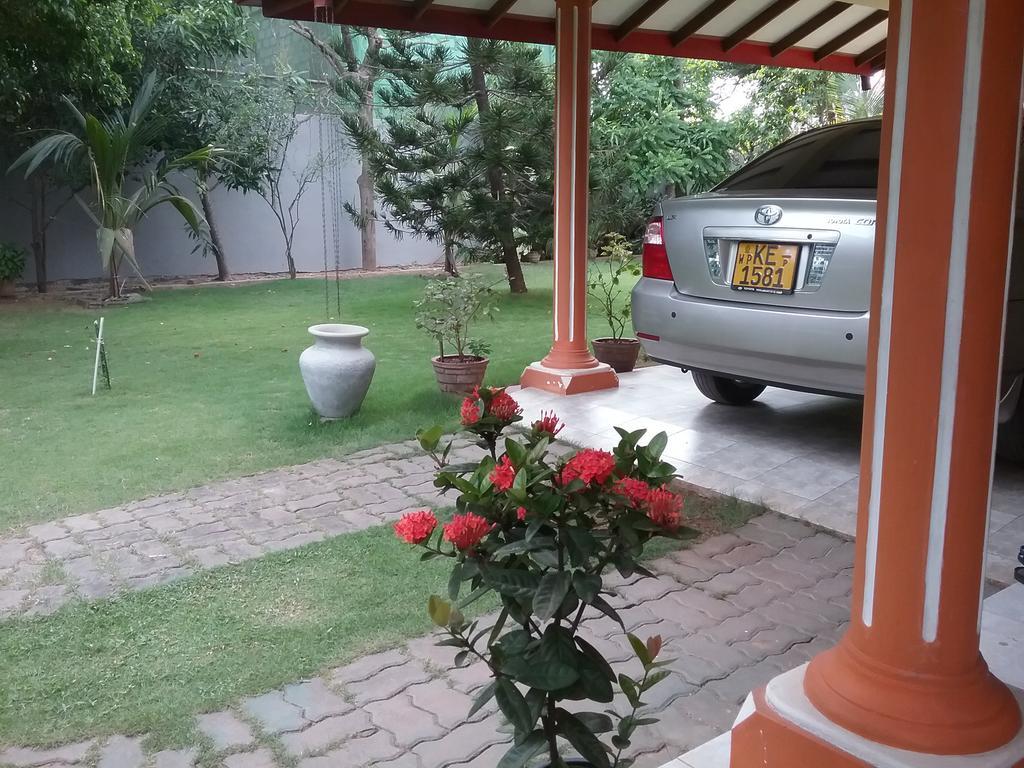 Sugandi Inn Kochchikade Exterior photo